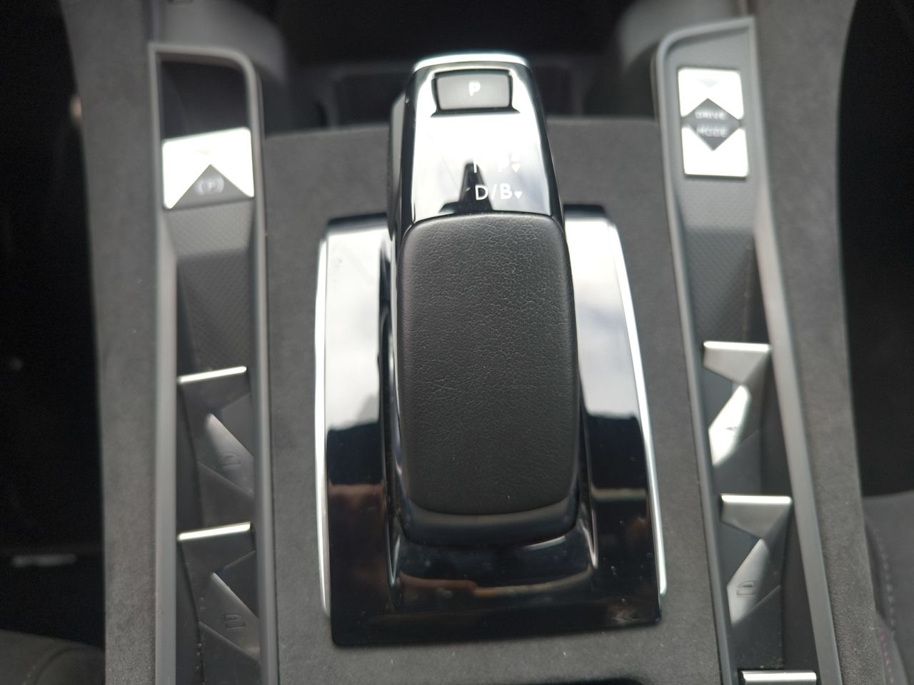 DS DS 7 Crossback E TENSE 300 4X4 PERFORMANCE LINE  - Foto 2