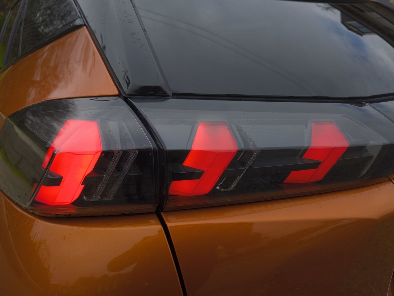 Peugeot 2008 GT LINE PURE TECH 130 CV EAT8  - Foto 2