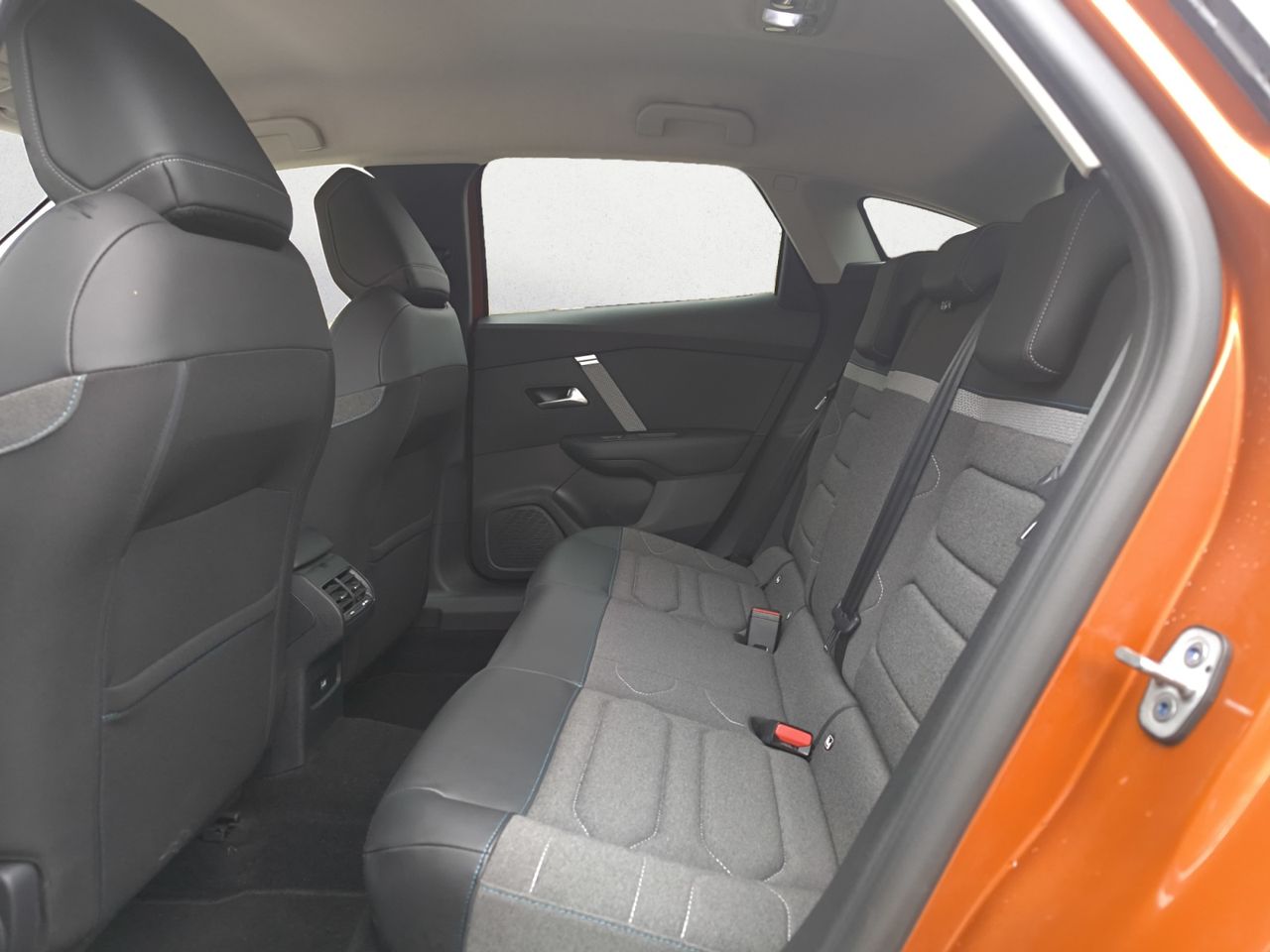 Citroën C4 BLUE HDI 130 CV EAT8 FEEL PACK  - Foto 2