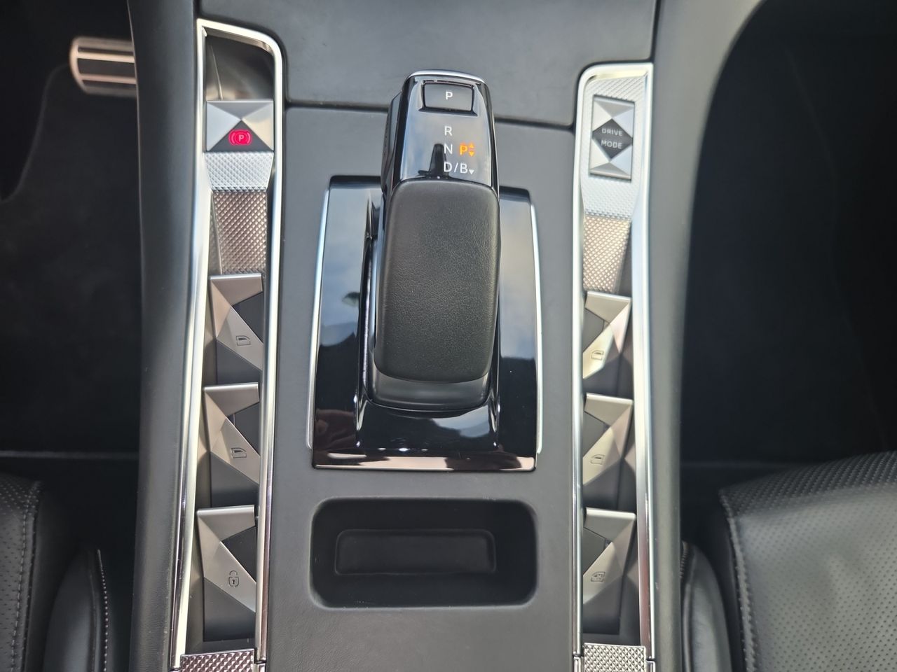 DS DS 7 Crossback E TENSE 300 4X4 RIVOLI  - Foto 2