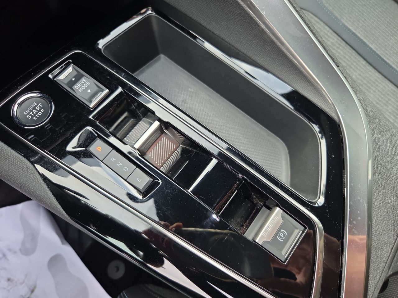 Peugeot 3008 Hybrid ALLURE PACK PLUG-IN HYBRID 225 e-EAT8  - Foto 2