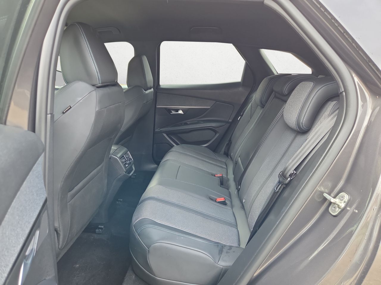 Peugeot 3008 Hybrid ALLURE PACK PLUG-IN HYBRID 225 e-EAT8  - Foto 2