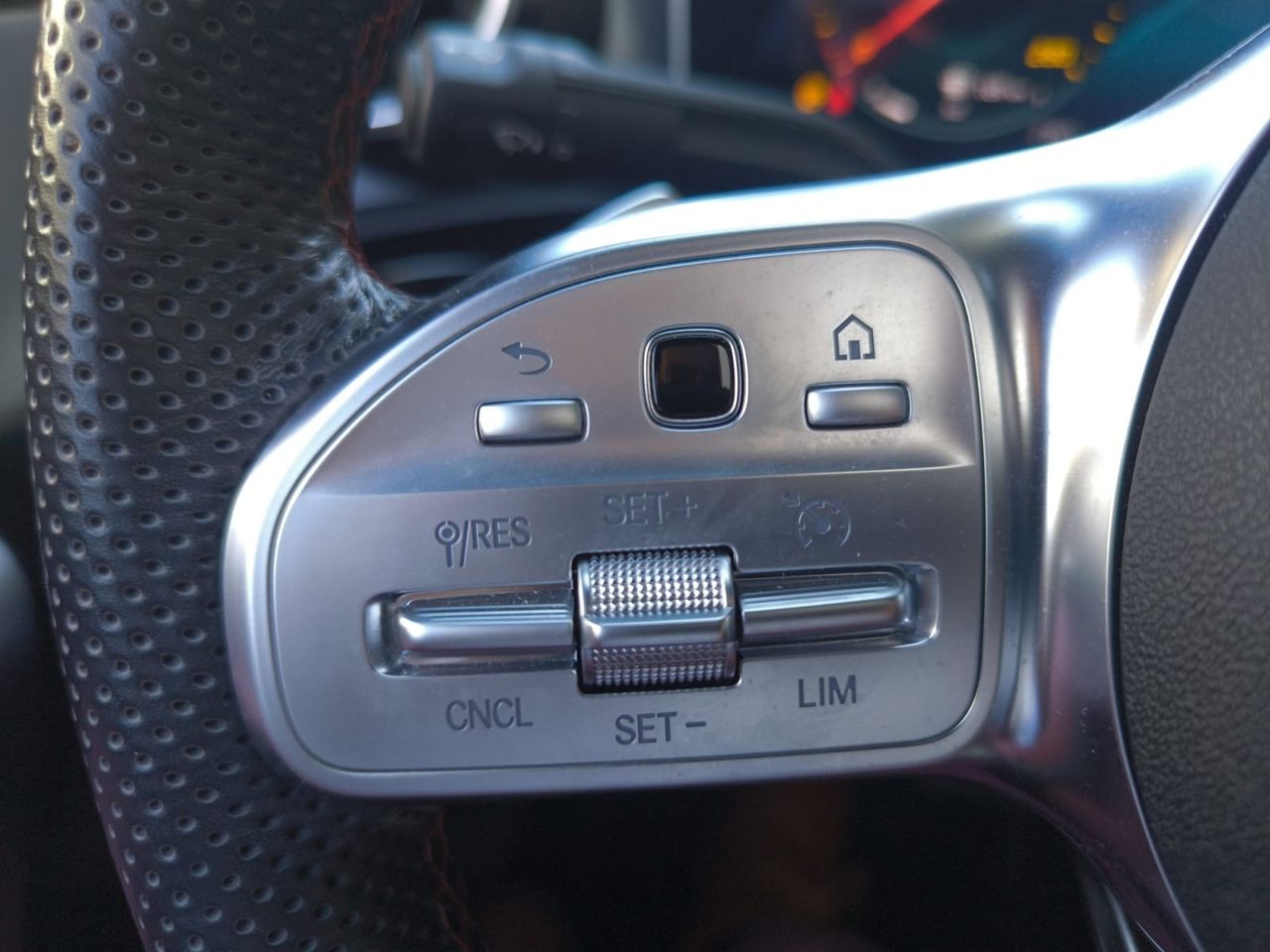 Mercedes CLA 200 D DCT AMG + TECHO PANORAMICO  - Foto 2