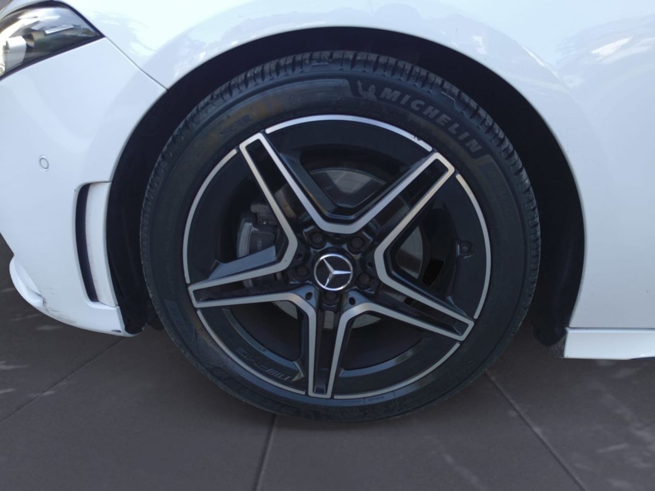 Mercedes Clase A 200 D AMG LINE + PAQUETE PREMIUM+ SMARTPHONE  - Foto 2