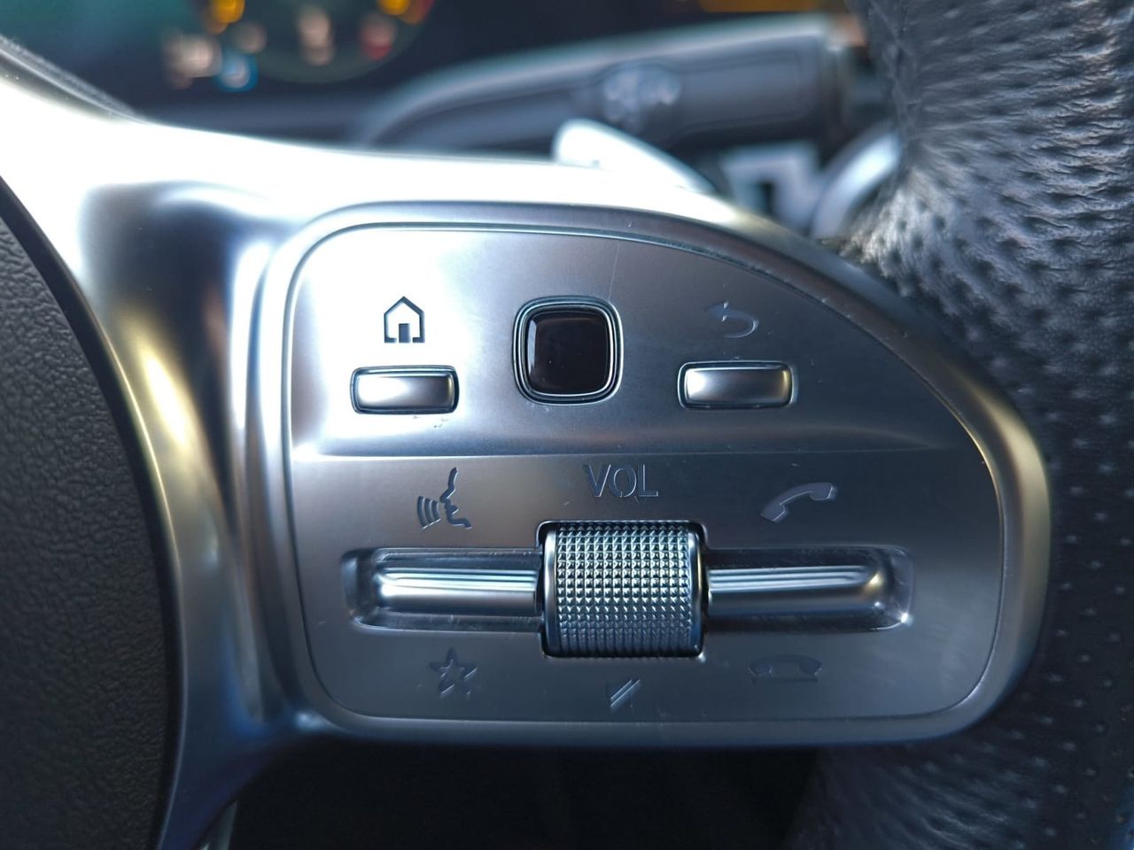 Mercedes Clase A 200 D AMG LINE + PAQUETE PREMIUM+ SMARTPHONE  - Foto 2