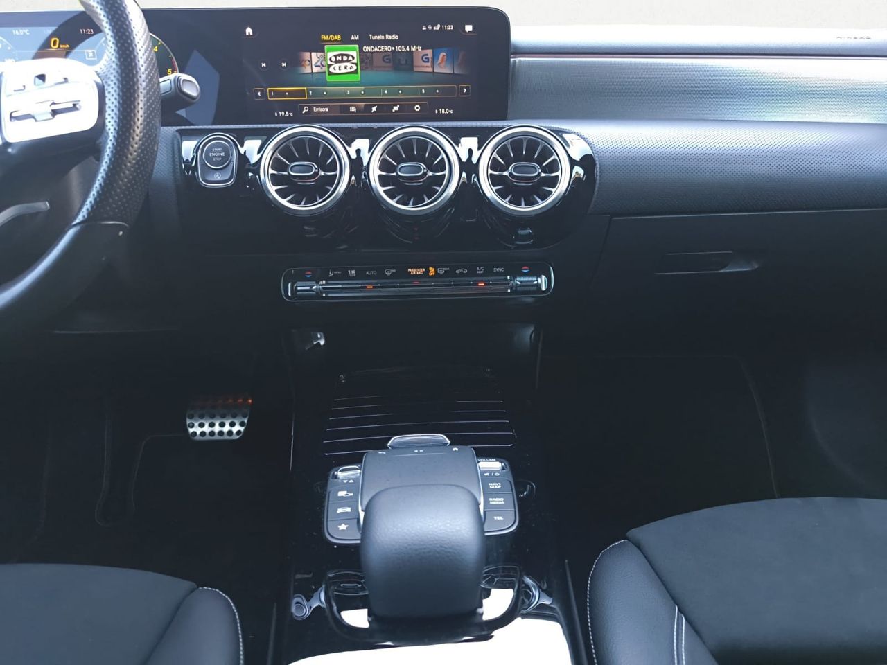 Mercedes Clase A 200 D AMG LINE + PAQUETE PREMIUM+ SMARTPHONE  - Foto 2