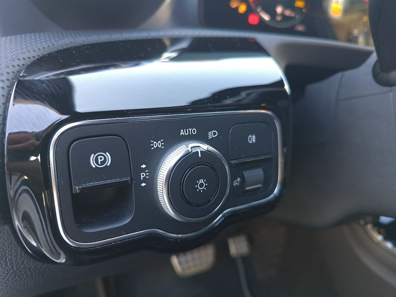 Mercedes Clase A 200 D AMG LINE + PAQUETE PREMIUM+ SMARTPHONE  - Foto 2