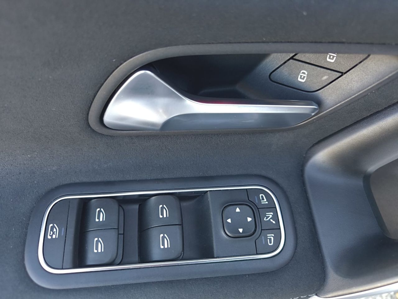 Mercedes Clase A 200 D AMG LINE + PAQUETE PREMIUM+ SMARTPHONE  - Foto 2