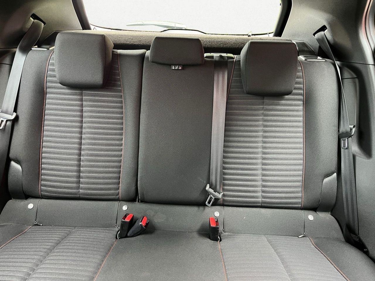 Peugeot e-2008 ACTIVE ELECTRICO 136 CV  - Foto 2