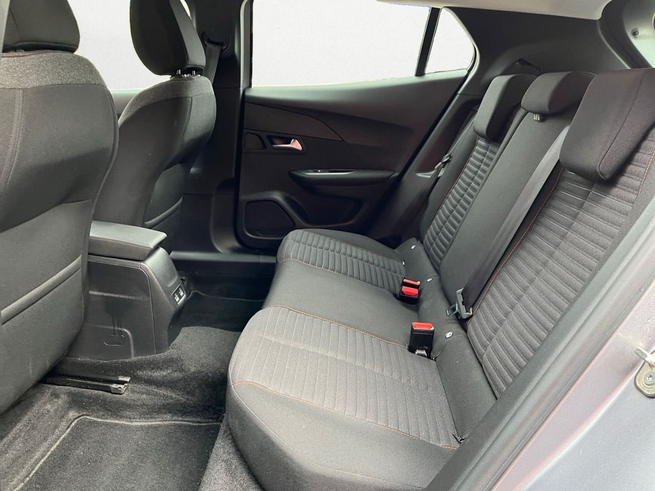 Peugeot e-2008 ACTIVE ELECTRICO 136 CV  - Foto 2