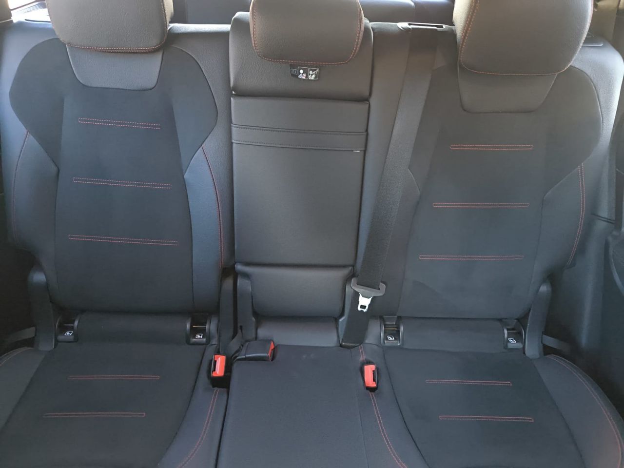 Mercedes GLB 200 D DCT 7 PLAZAS+AMG LINE+PAQ PREMIUM  - Foto 2