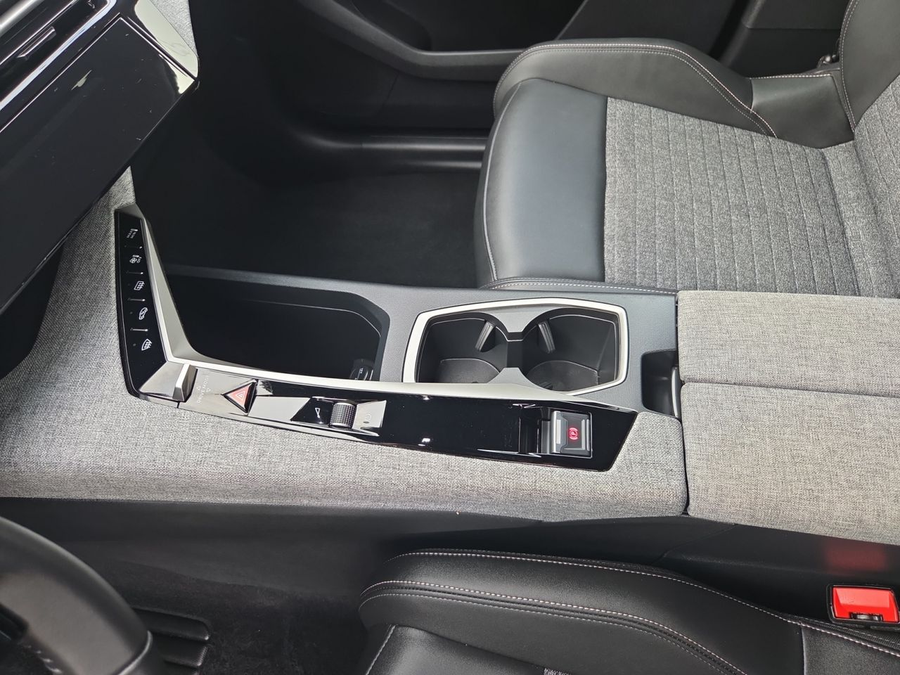 Peugeot 5008 5008 Allure HYBRID 145 eDCS6  - Foto 2