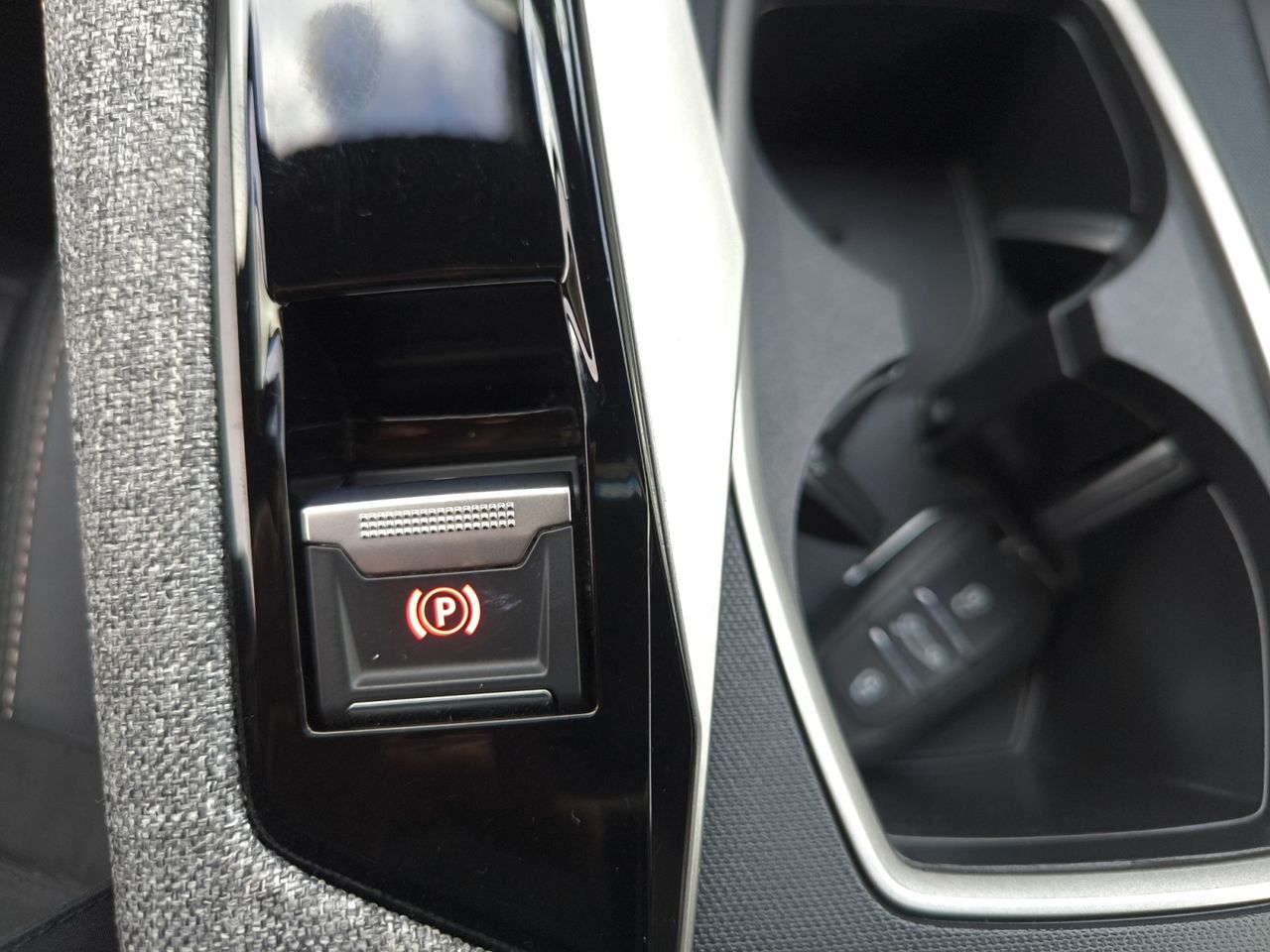 Peugeot 5008 Allure HYBRID 145 eDCS6  - Foto 2