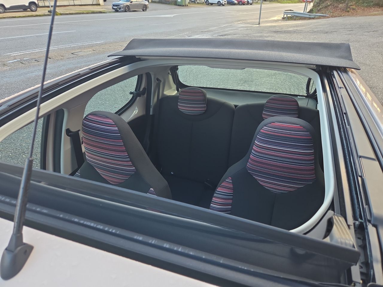 Citroën C1 DESCAPOTABLE AIRSCAPE SHINE VTI 72 CV  - Foto 2