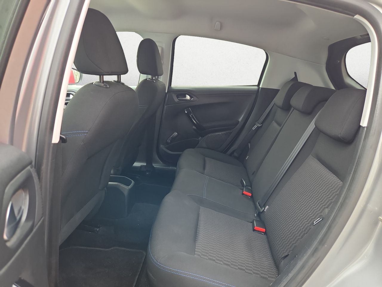 Peugeot 208 SIGNATURE PURE TECH 82 CV  - Foto 2