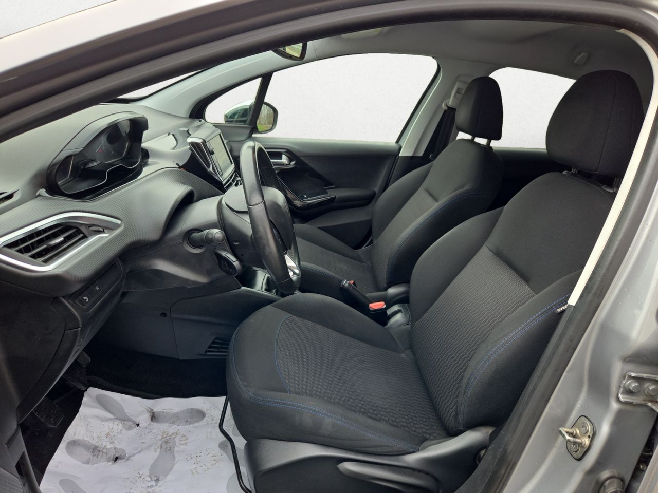 Peugeot 208 SIGNATURE PURE TECH 82 CV  - Foto 2