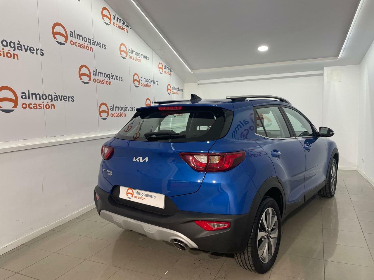 kia stonic 2023 / foto grande (2)