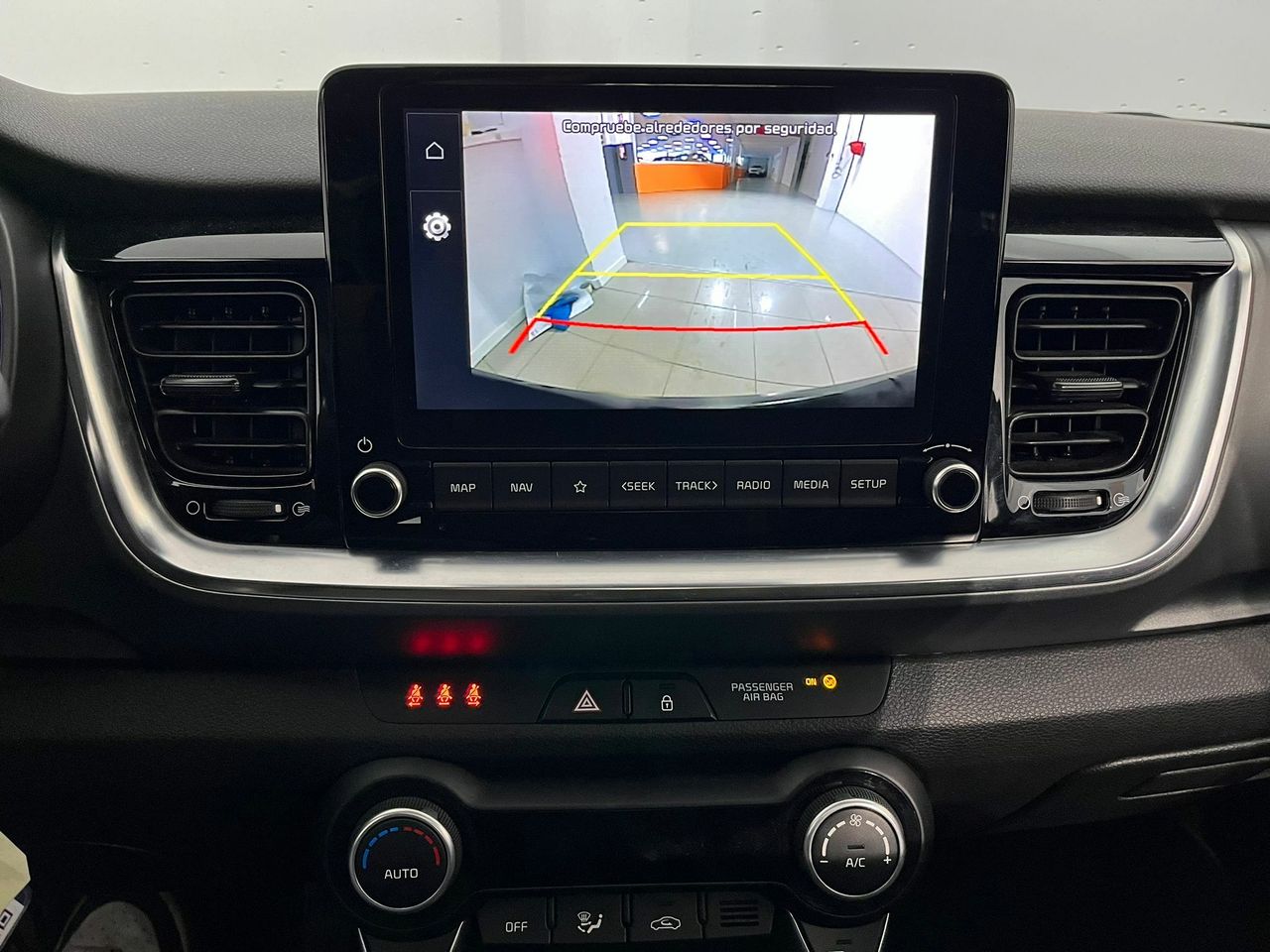 kia stonic 2023 / foto grande (3)