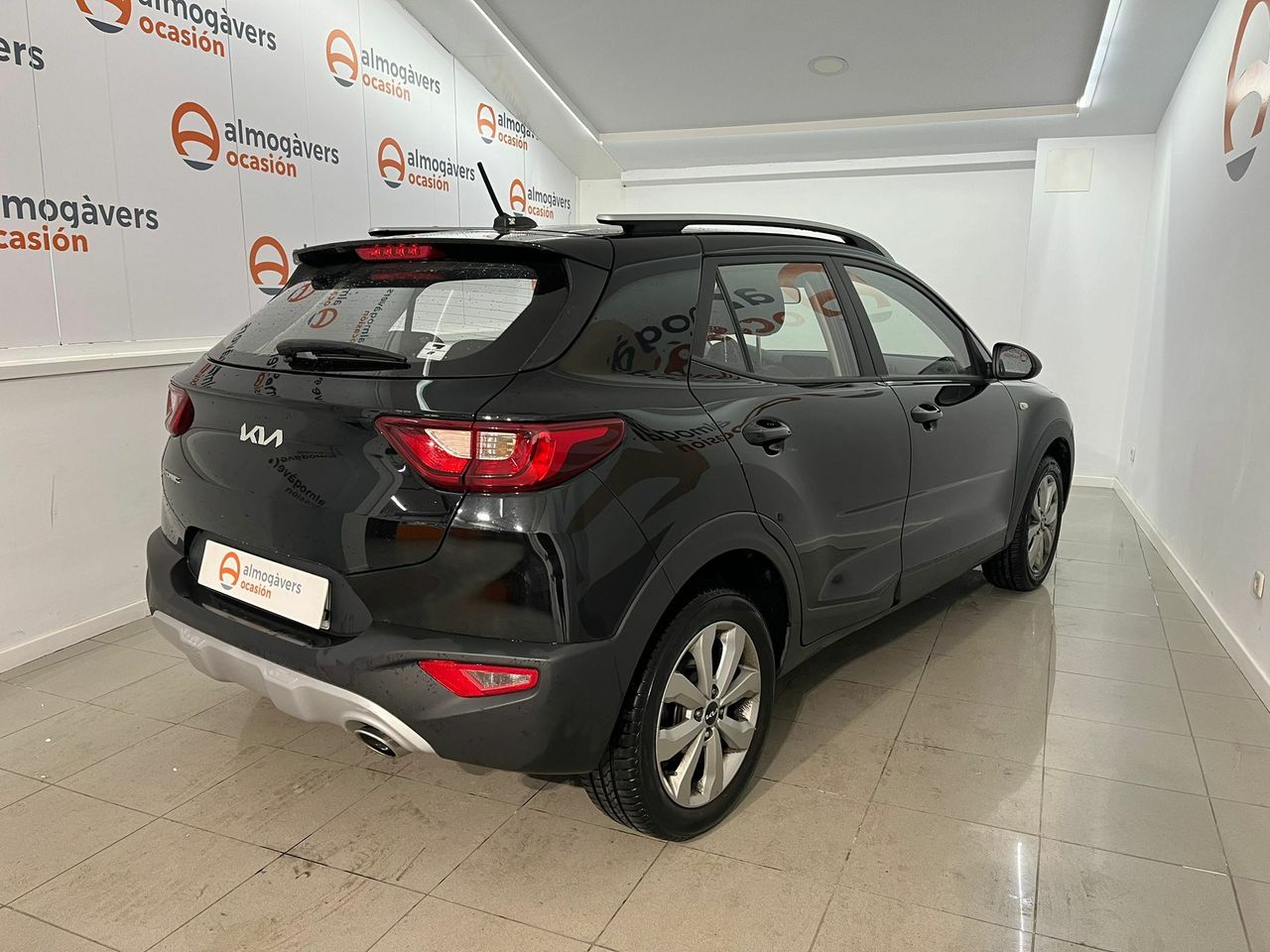 kia stonic 2023 / foto grande (2)
