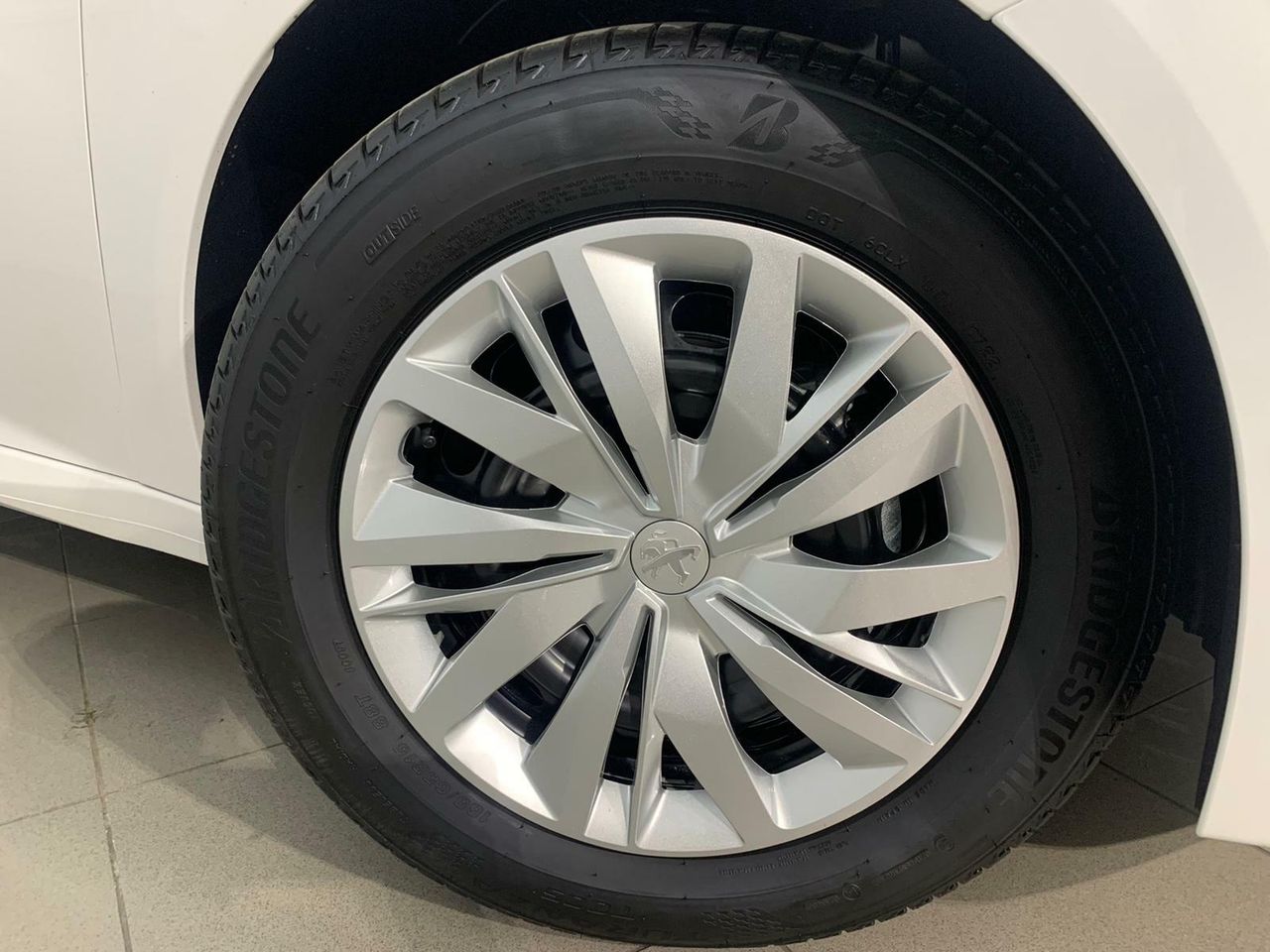 peugeot 208 2020 / foto grande (2)