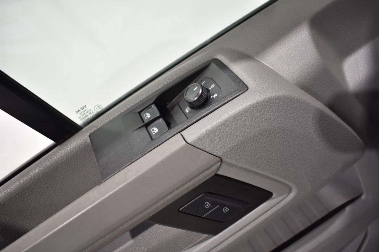 VW CRAFTER FURGÓN 30 L3H2 2.0 TDI 140 CV FWD - foto 21