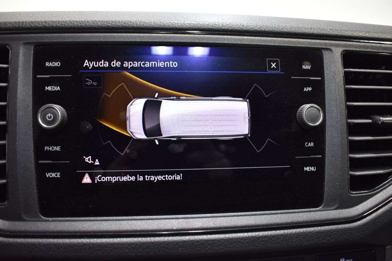 VW CRAFTER FURGÓN 30 L3H2 2.0 TDI 140 CV FWD BUSINESS - foto 19