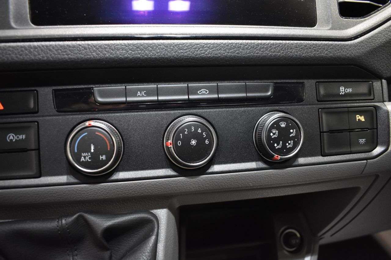 VW CRAFTER FURGÓN 30 L3H2 2.0 TDI 140 CV FWD BUSINESS - foto 21