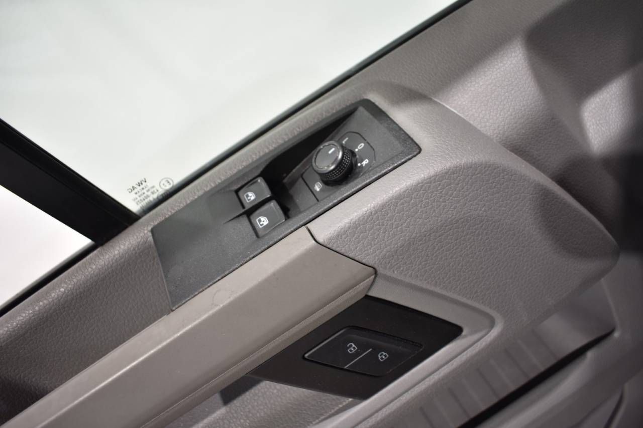 VW CRAFTER FURGÓN 30 L3H2 2.0 TDI 140 CV FWD - foto 24