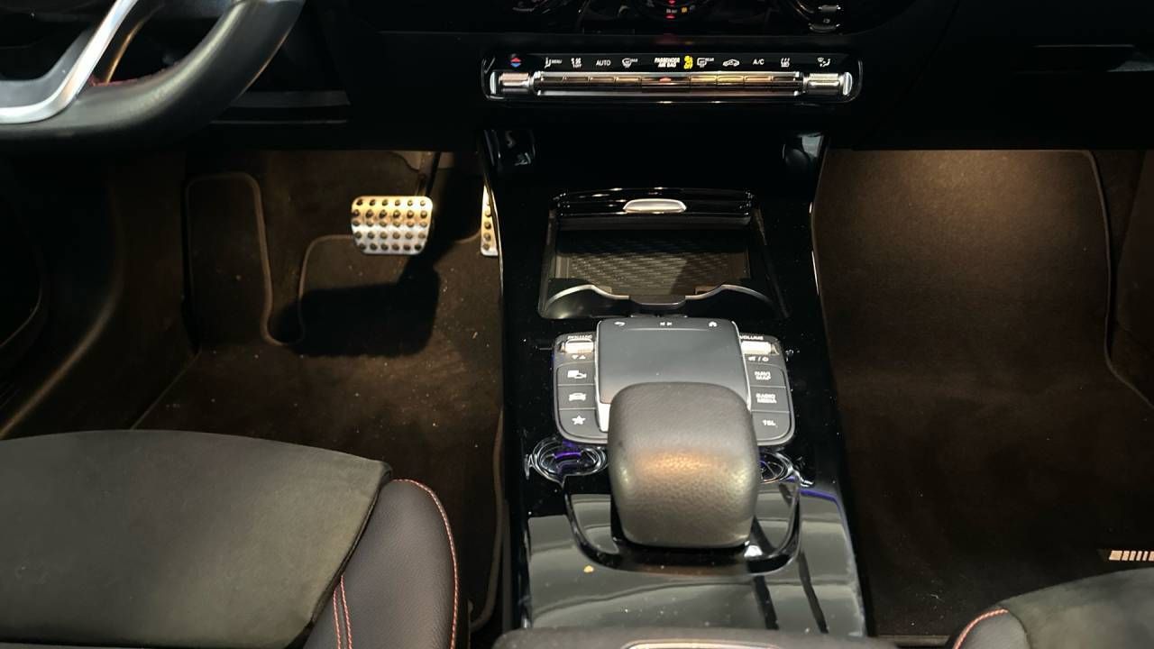 Mercedes CLA 250E SHOOTING BRAKE 8G-TRONIC AMG LINE - foto 12