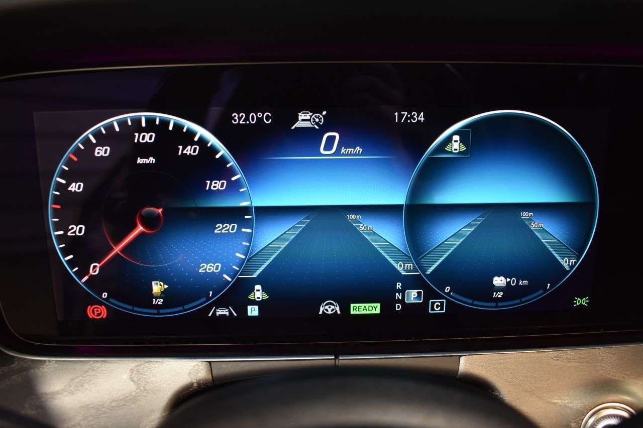 Mercedes Clase E 300D 4MATIC 9G-TRONIC AMG LINE - foto 45