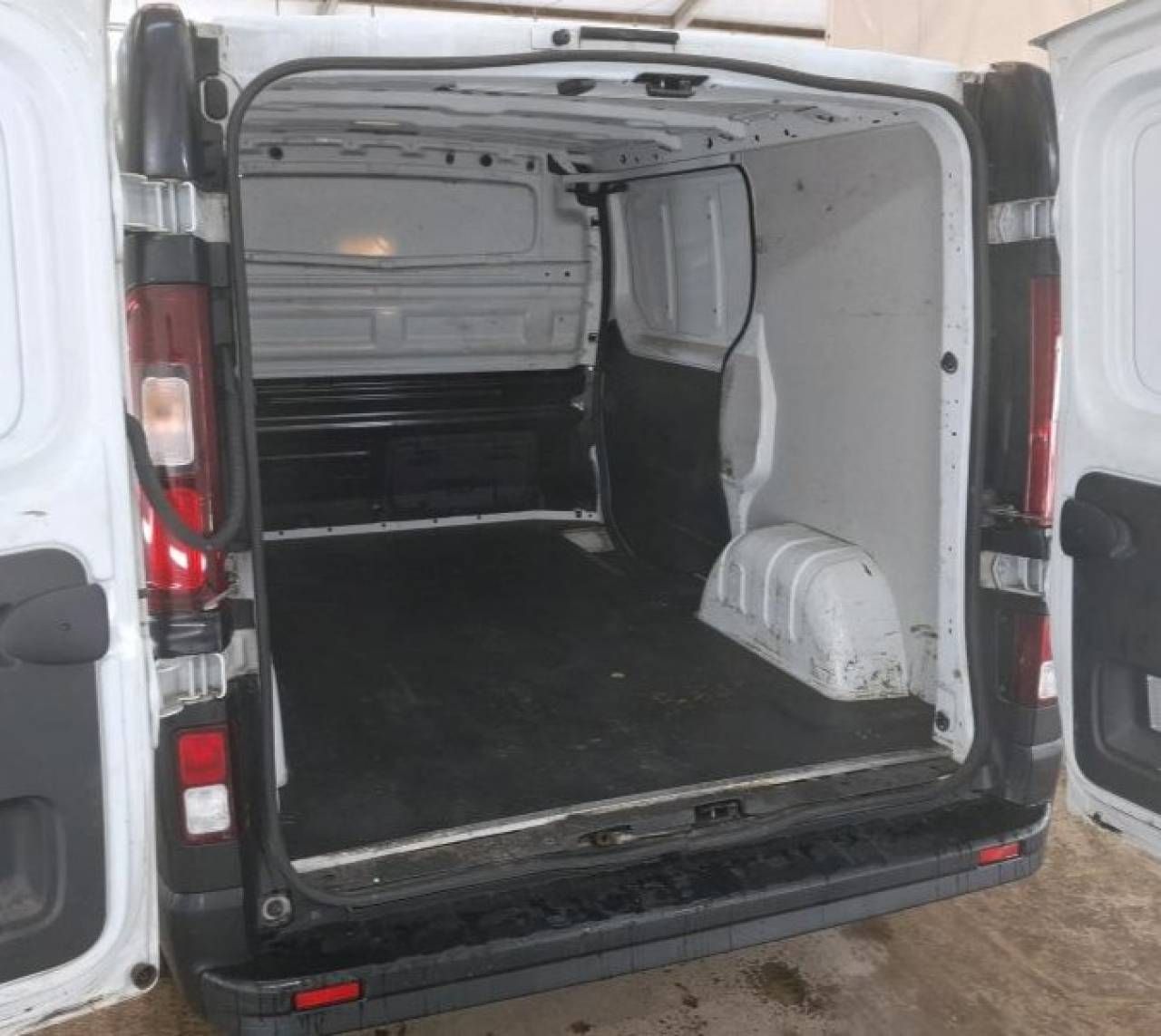 RENAULT TRAFIC FURGÓN 1200 KG L1H1 2.0 DCI 120 CV - foto 9