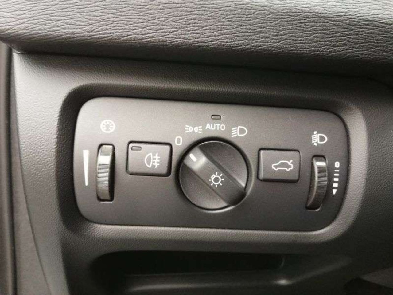 VOLVO V40 R-DESIGN 2.0 D3 150 CV - foto 23