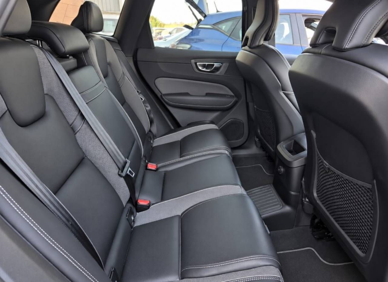 Volvo XC60 R-DESIGN 2.0 T6 RECHARGE AWD 341 CV - foto 5
