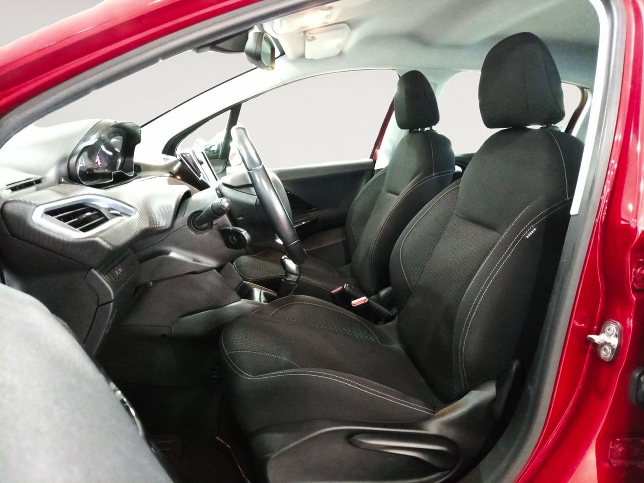 Peugeot 208 Allure - foto 8