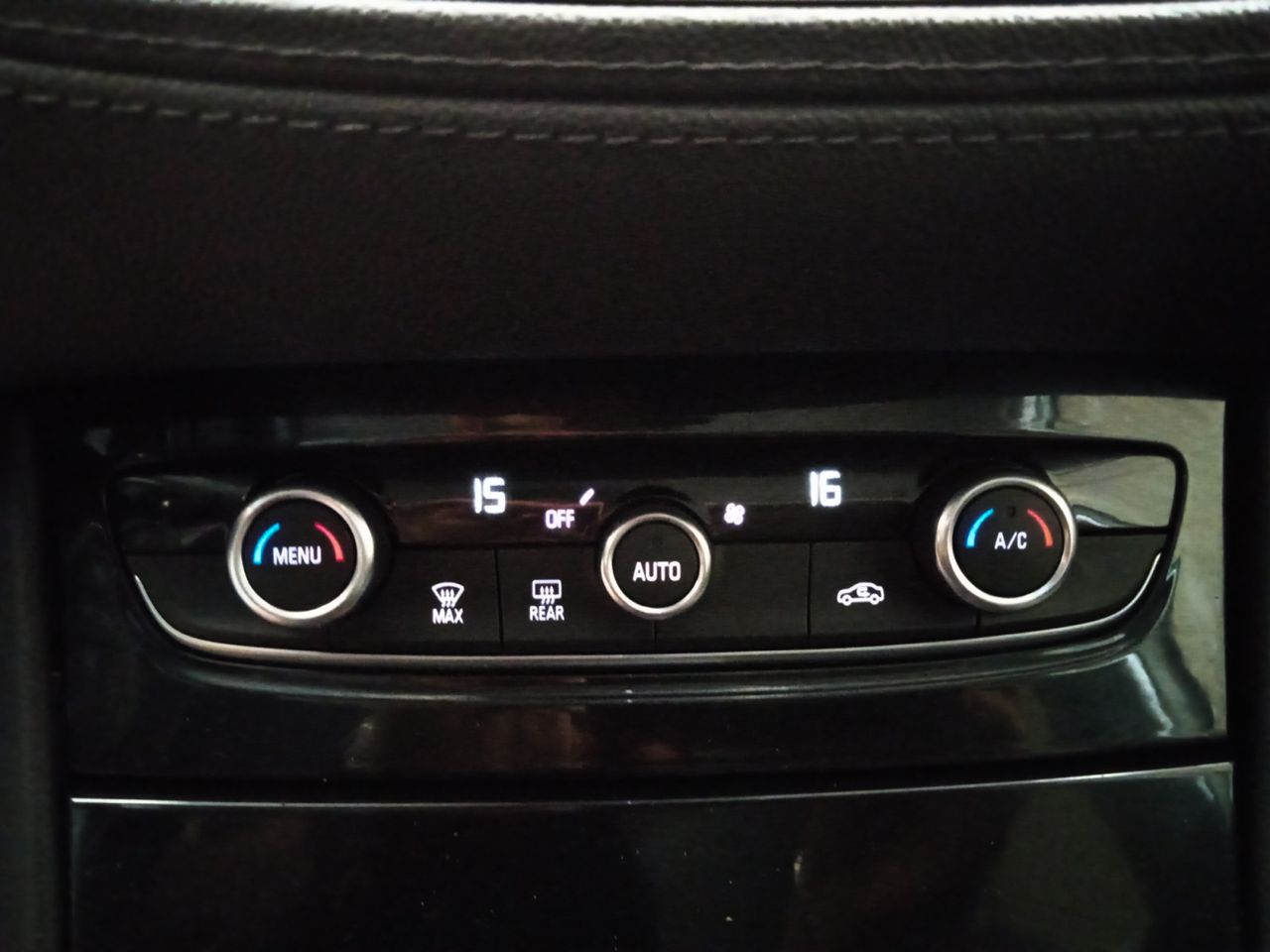 Opel Grandland X 1.2 Turbo Selective - foto 17