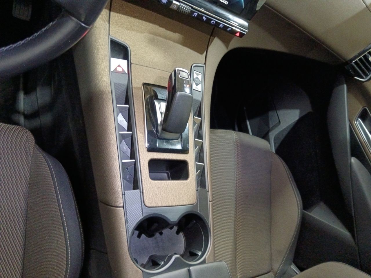 DS DS 7 Crossback 1.6 ETense 225 Ligne Noire Auto - foto 12