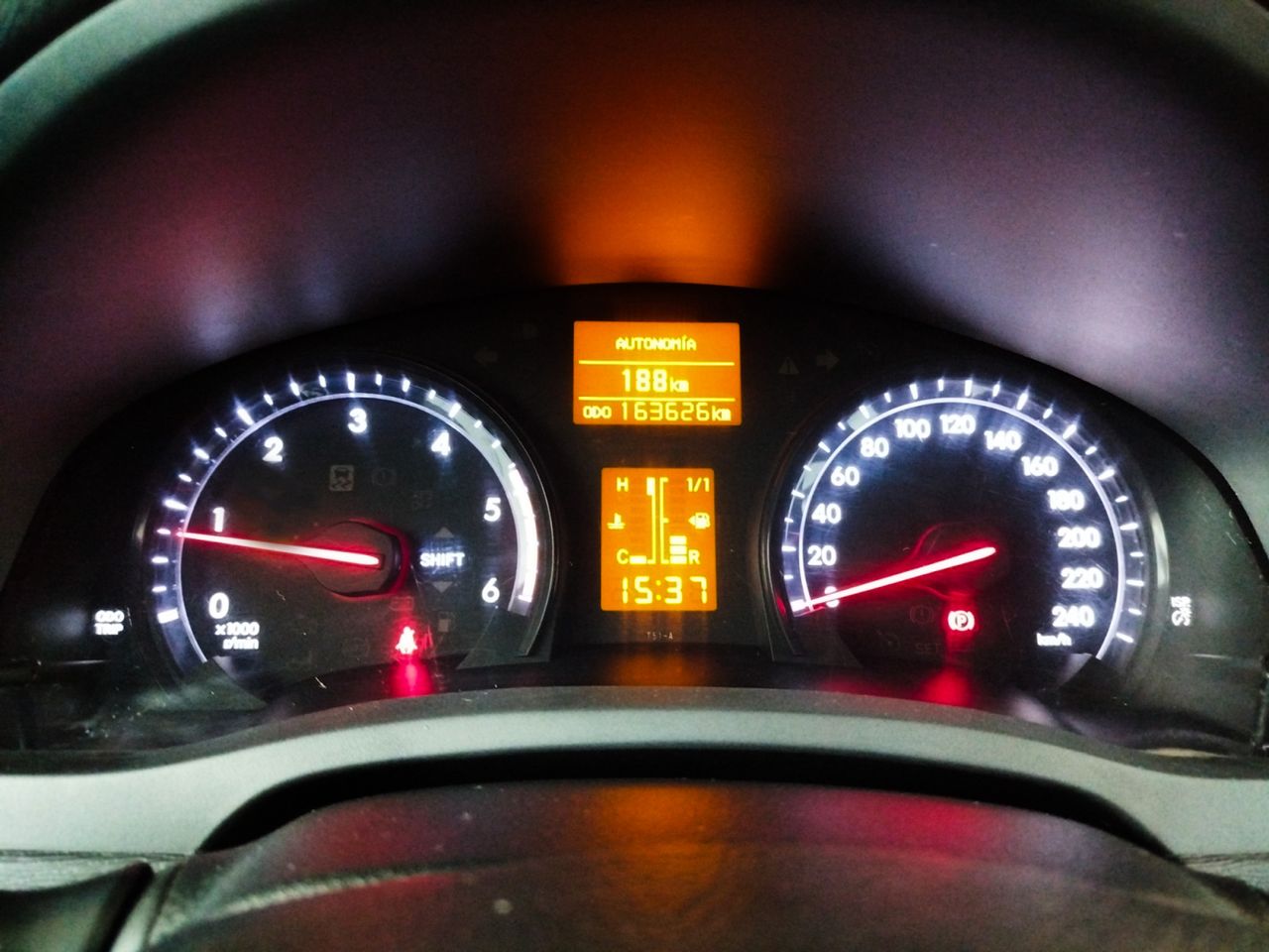 Toyota Avensis Executive - foto 14