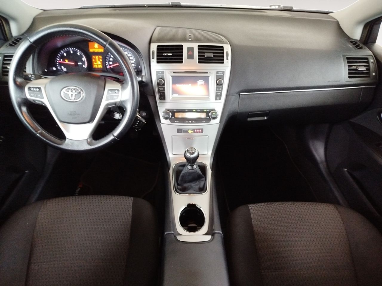 Toyota Avensis Executive - foto 7