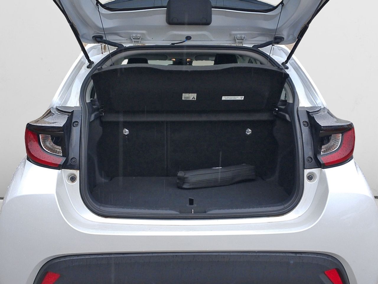 Toyota Yaris Hybrid 2WD Bussines - foto 12