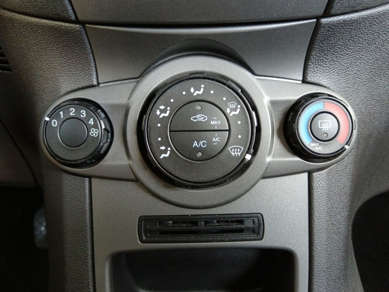 Ford Fiesta Affaires - foto 14