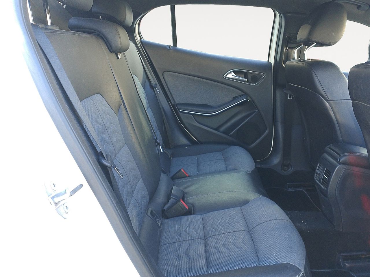 Mercedes GLA 180 - foto 10