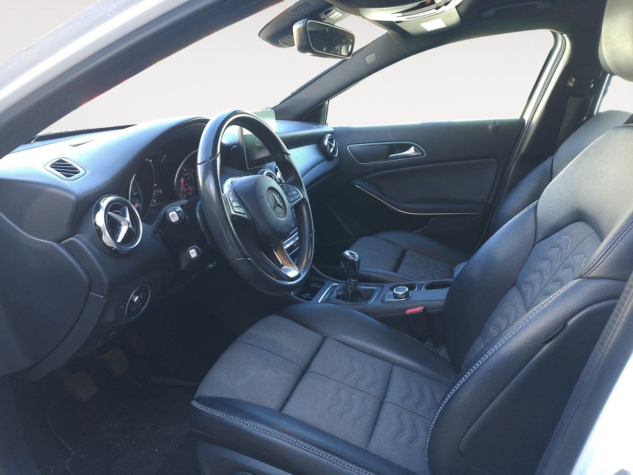 Mercedes GLA 180 - foto 9