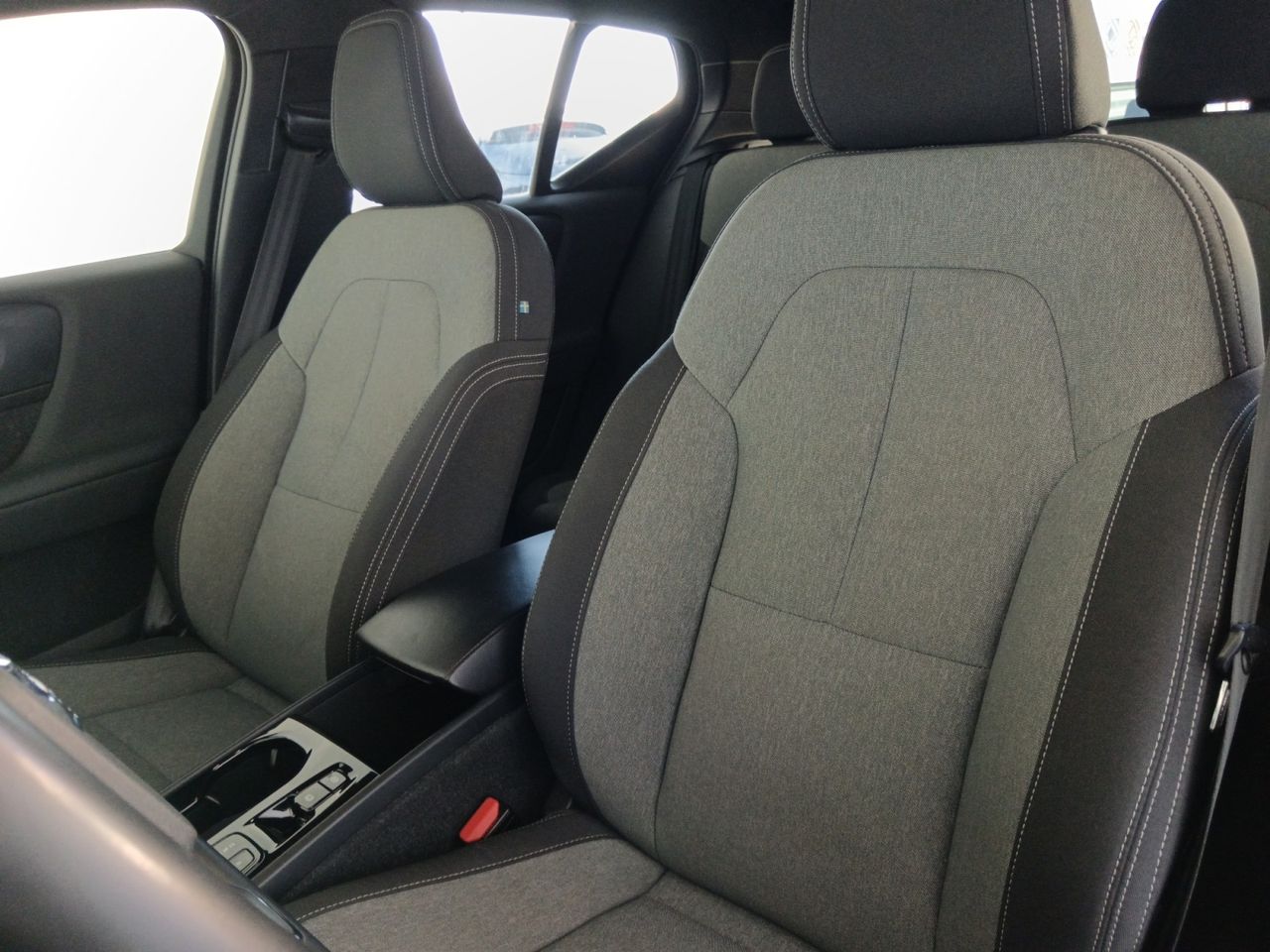 Volvo XC40 Plus Dark - foto 20