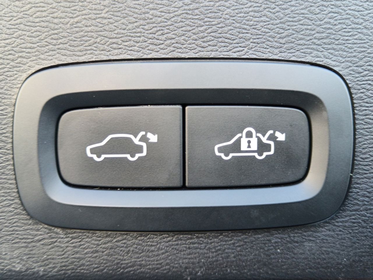 Volvo XC40 Plus Dark - foto 21