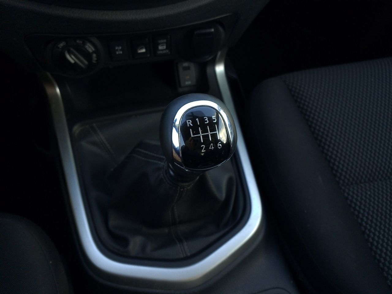 Nissan Navara Visia Double Cab 4x4 - foto 13