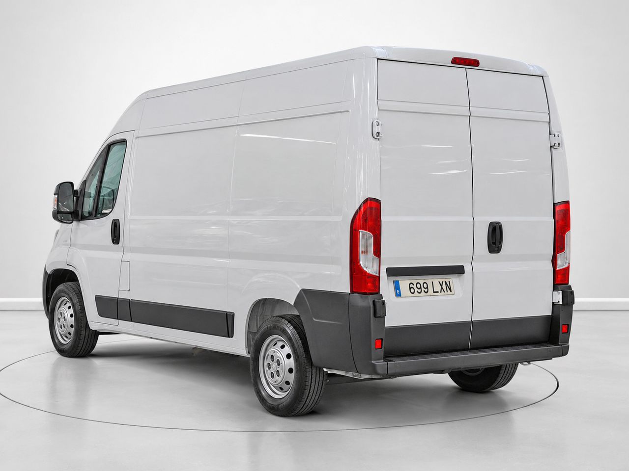 Peugeot Boxer Furgon BlueHDi 140 S&S 335 L2H2 103 kW (140 CV - foto 5