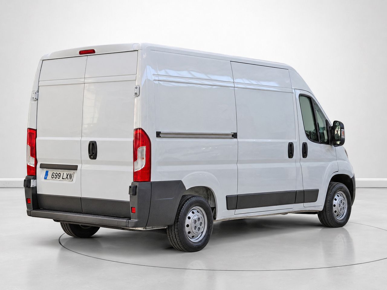 Peugeot Boxer Furgon BlueHDi 140 S&S 335 L2H2 103 kW (140 CV - foto 3