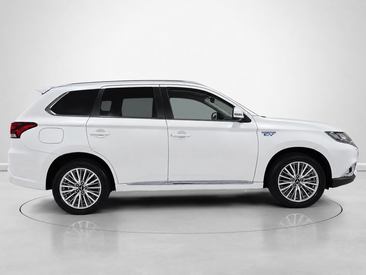Mitsubishi Outlander 2.4 PHEV Kaiteki 4WD Auto 165 kW (224 C - foto 2