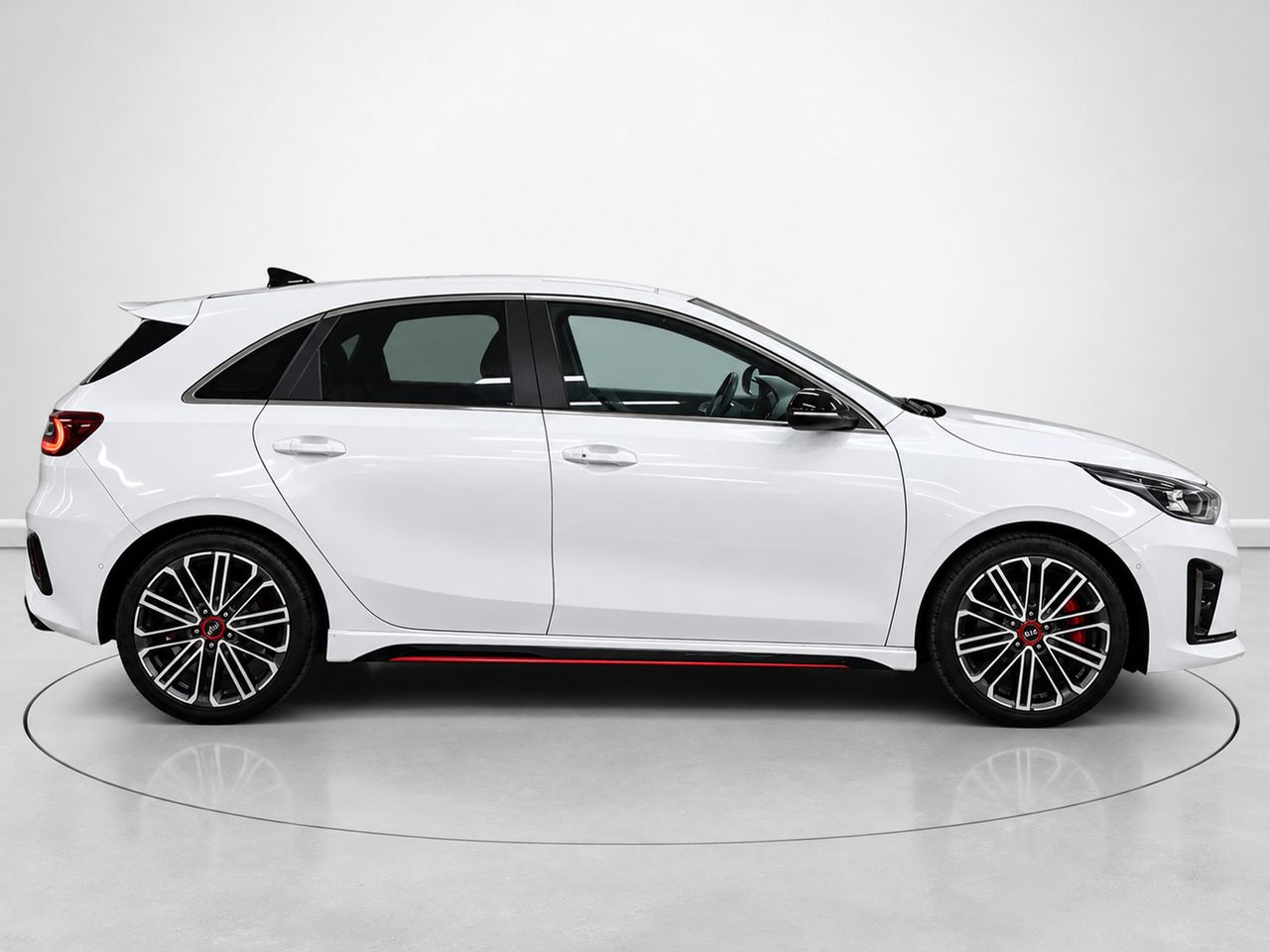 Kia Ceed 1.6 T-GDi GT 150 kW (204 CV) - foto 2