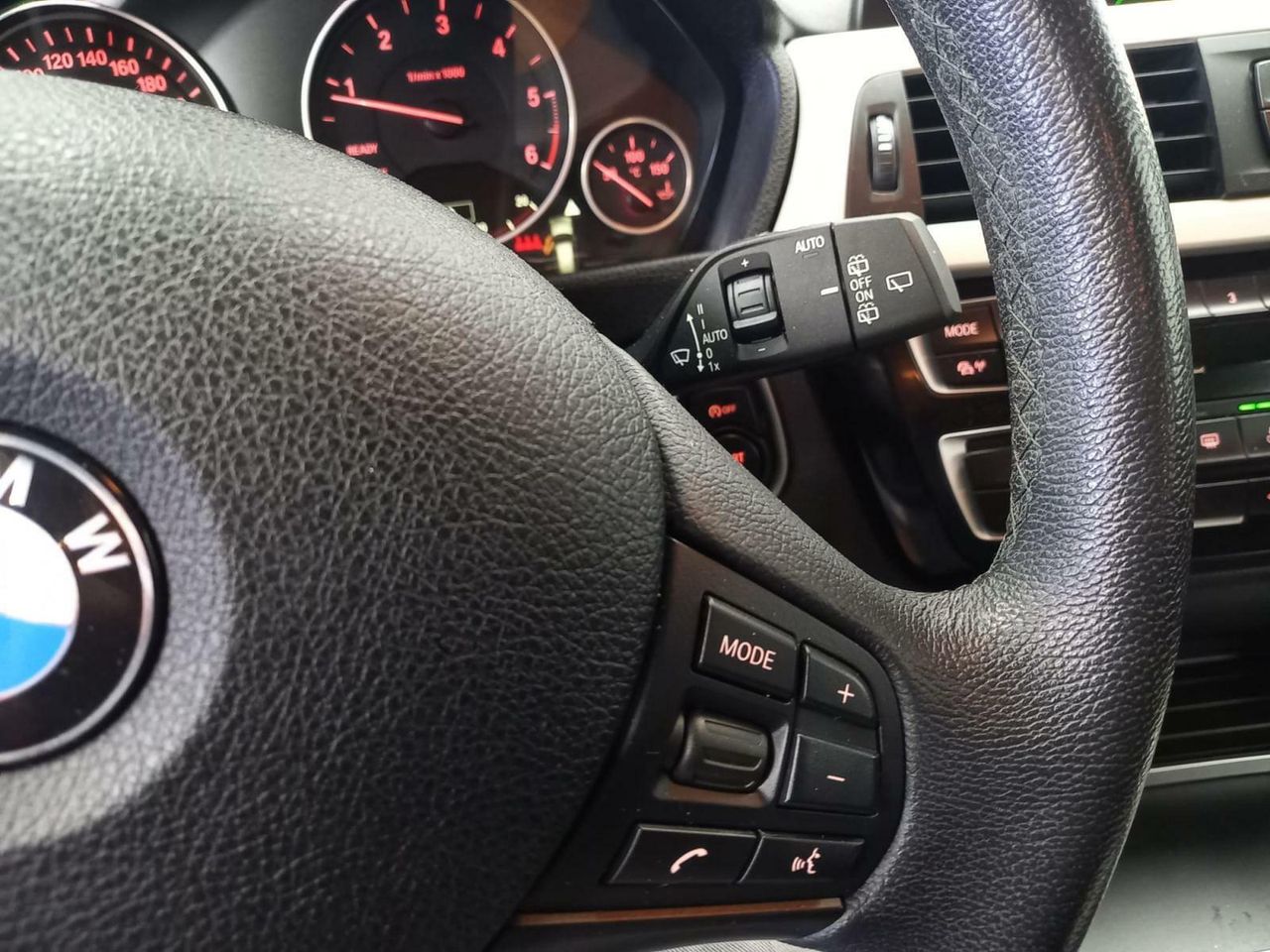 BMW SERIE 3 REEKS TOURING 318D (100 KW) 5D - foto 14